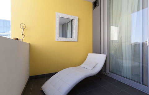 Perth Luxury City Apartment- Free Parking - Travel Search 13