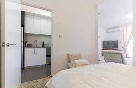 Perth Luxury City Apartment- Free Parking - Travel Search 8