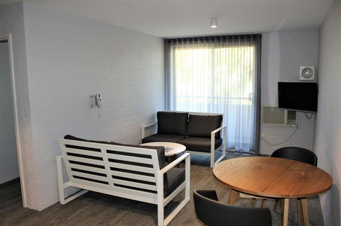 Atrium Hotel Mandurah - Travel Search 4