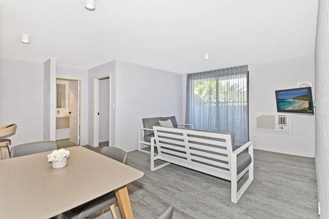 Atrium Hotel Mandurah - Travel Search 25