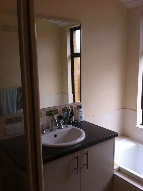 House Close To Airport - Travel Search 2