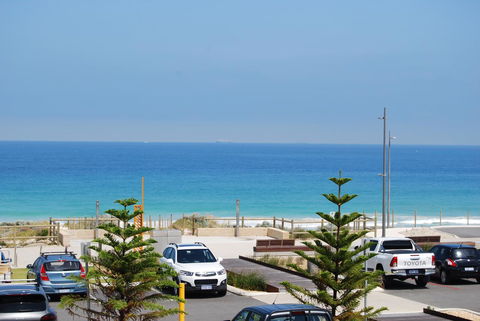 Absolute Beachfront Scarborough - Tourism Guide 0