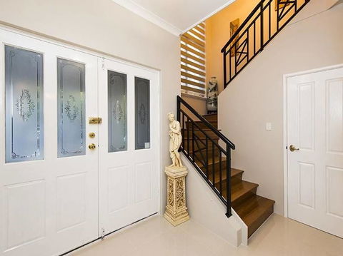 Highgate Modern Home (4 Mins To Perth City) - Tourism Guide 21