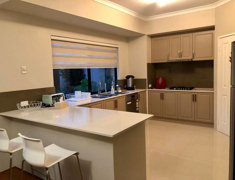 Highgate Modern Home (4 Mins To Perth City) - Tourism Guide 4