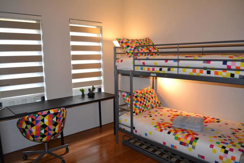 Highgate Modern Home (4 Mins To Perth City) - Tourism Guide 13