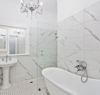 Heart of Claremont Gem - Free WiFi - Travel Agents