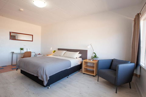 EUCLA MOTOR HOTEL - Travel Search 25