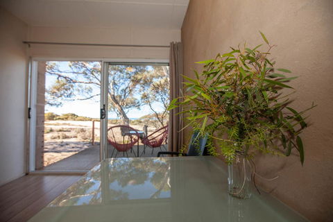EUCLA MOTOR HOTEL - Travel Search 12
