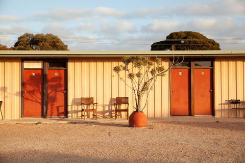 EUCLA MOTOR HOTEL - Travel Search 7