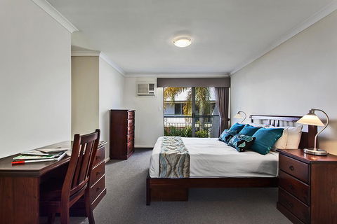 Arlington Apartments - Tourism Guide 2
