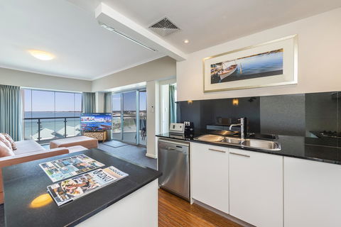 A 406 FANTASTIC OCEAN BEACH And MARINA VIEW APT - MANDURAH - Tourism Guide 18