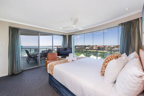 A 406 FANTASTIC OCEAN BEACH And MARINA VIEW APT - MANDURAH - Tourism Guide 13