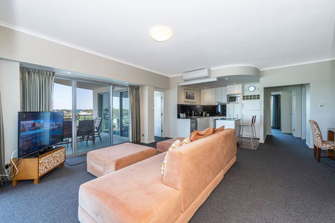 A 406 FANTASTIC OCEAN BEACH And MARINA VIEW APT - MANDURAH - Tourism Guide 22