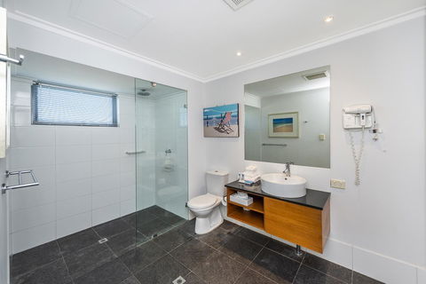 A 406 FANTASTIC OCEAN BEACH And MARINA VIEW APT - MANDURAH - Tourism Guide 16