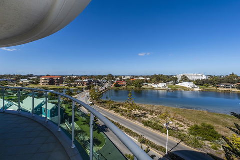 A 406 FANTASTIC OCEAN BEACH And MARINA VIEW APT - MANDURAH - Tourism Guide 11