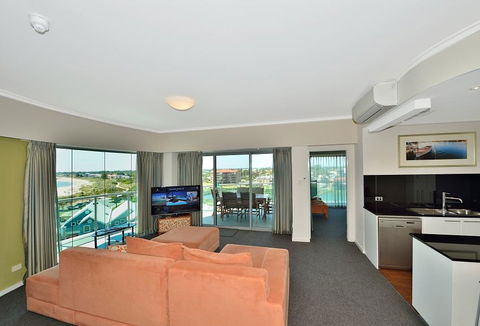 A 406 FANTASTIC OCEAN BEACH And MARINA VIEW APT - MANDURAH - Tourism Guide 10