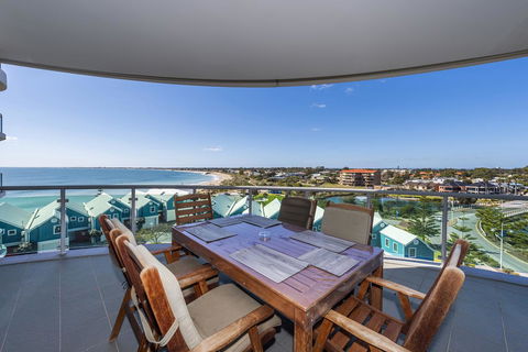 A 406 FANTASTIC OCEAN BEACH And MARINA VIEW APT - MANDURAH - Tourism Guide 4