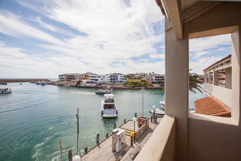 The Marina Hotel - Mindarie - Tourism Guide 2