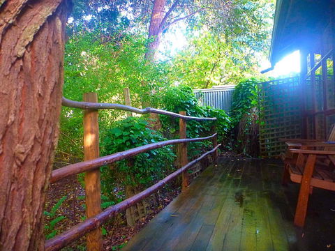 Black Cockatoo Lodge - Cruises Travel 21