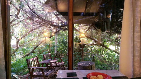 Black Cockatoo Lodge - Cruises Travel 32
