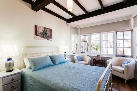 Elliot House - Tourism Guide 8