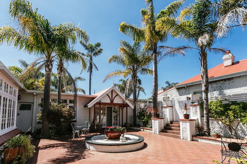 Elliot House - Tourism Guide 6