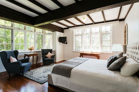 Elliot House - Tourism Guide 13