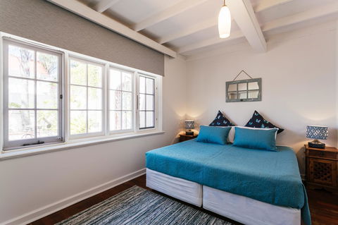 Elliot House - Tourism Guide 9