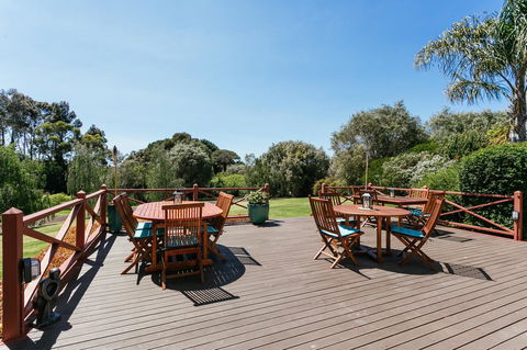 Elliot House - Tourism Guide 2