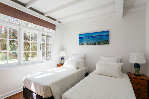 Elliot House - Tourism Guide 5