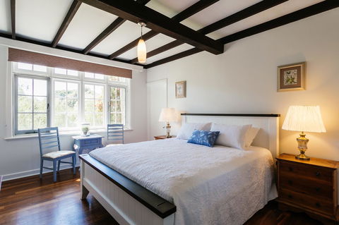 Elliot House - Tourism Guide 0