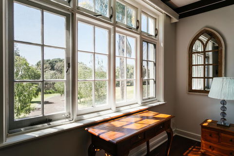 Elliot House - Tourism Guide 14