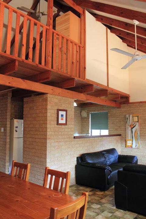 Kestrel Chalets - Travel Search 16