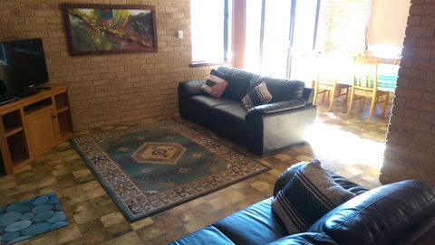 Kestrel Chalets - Travel Search 6