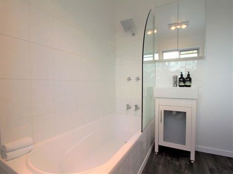 Horlock House - Travel Search 6