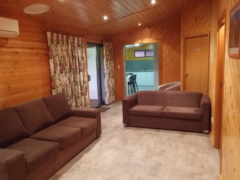 Bicheno Cabin Park - Tourism Guide 11