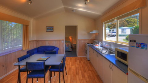 Bicheno Cabin Park - Tourism Guide 15