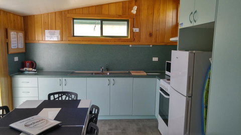 Bicheno Cabin Park - Tourism Guide 23