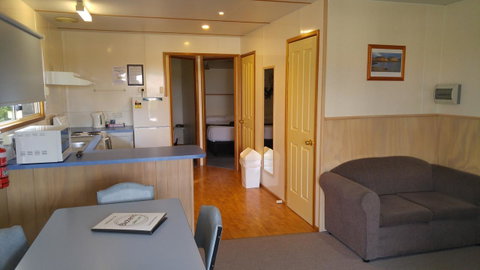 Bicheno Cabin Park - Tourism Guide 2