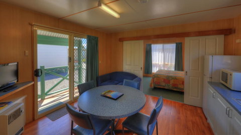 Bicheno Cabin Park - Tourism Guide 19