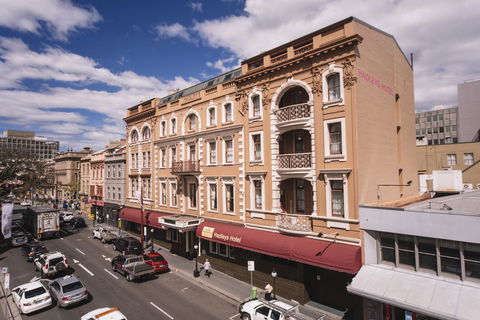 Hadley\'s Orient Hotel - Travel Search 0