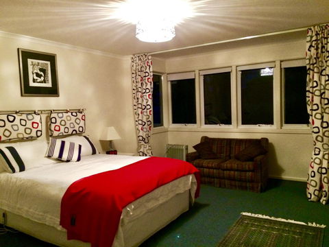 Anchorage Waterfront Retreat - Travel Search 11