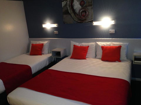 Waterfront Lodge Motel - Travel Agents 37