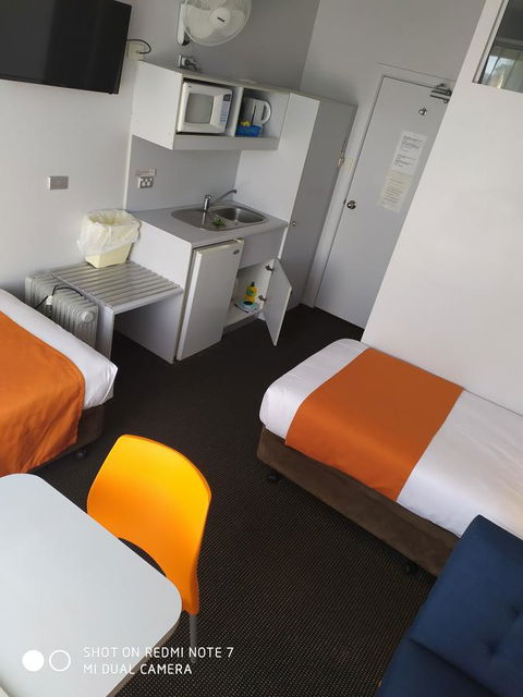 Waterfront Lodge Motel - Travel Agents 4