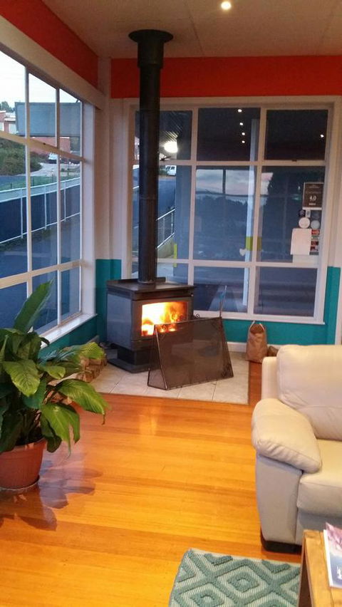 Waterfront Lodge Motel - Travel Agents 34
