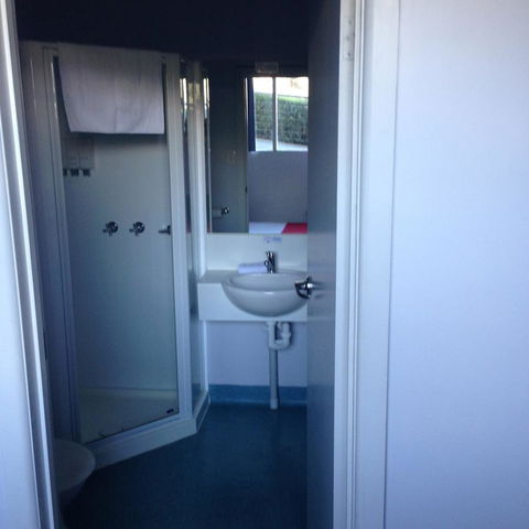 Waterfront Lodge Motel - Travel Agents 16