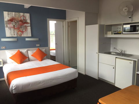 Waterfront Lodge Motel - Travel Agents 40