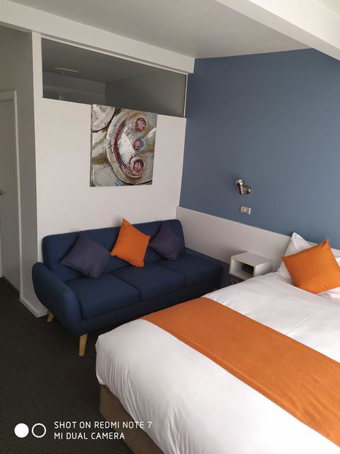Waterfront Lodge Motel - Travel Agents 13