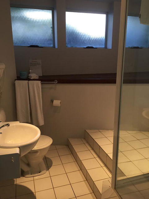 Waterfront Lodge Motel - Travel Agents 38