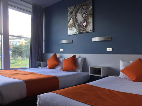 Waterfront Lodge Motel - Travel Agents 1